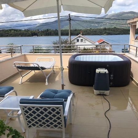 Riverside Villa 蒂瓦特 外观 照片