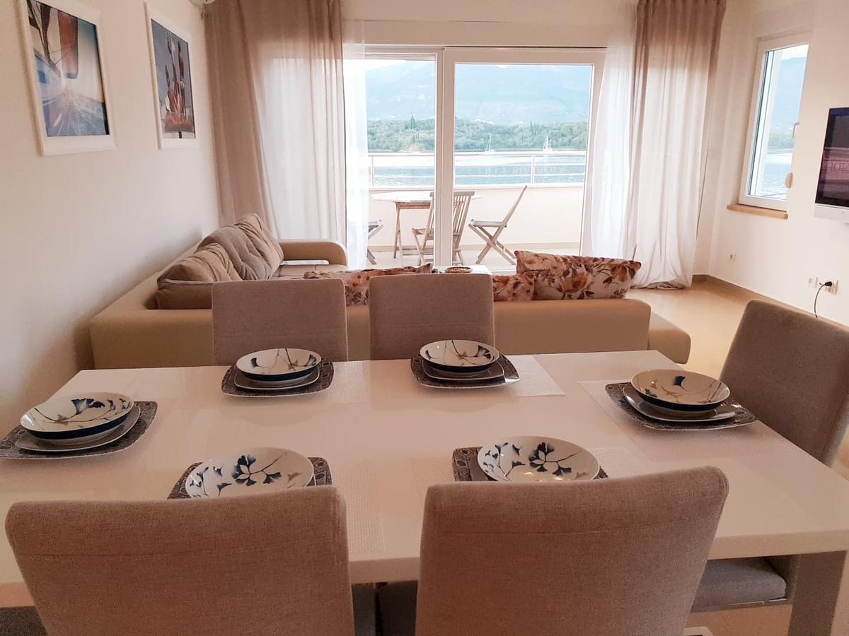 Riverside Villa 蒂瓦特 外观 照片