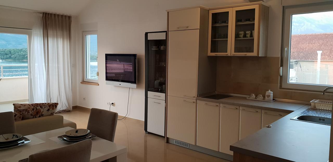 Riverside Villa 蒂瓦特 外观 照片