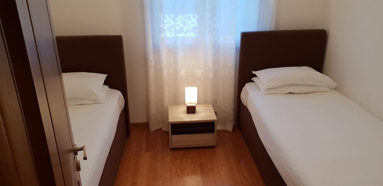 Riverside Villa 蒂瓦特 外观 照片